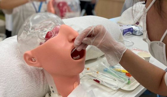 口腔ケア・ストーマのパウチ交換（在宅看護）